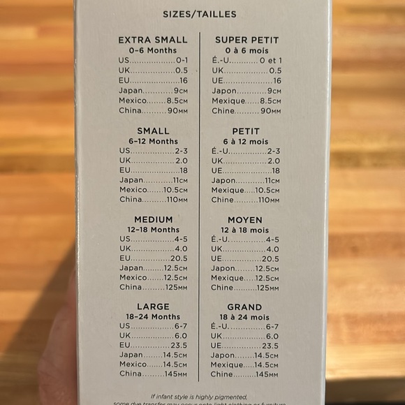 Infant Ugg boot in berry color - Picture 4 of 4